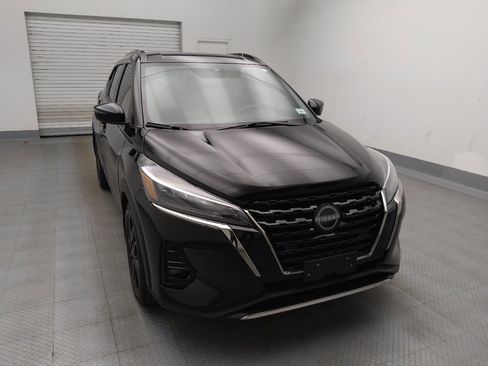 Used 2023 Nissan Kicks SR FWD image 14