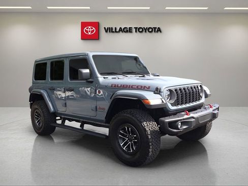Used 2025 Jeep Wrangler Unlimited Rubicon AWD/4WD image 7