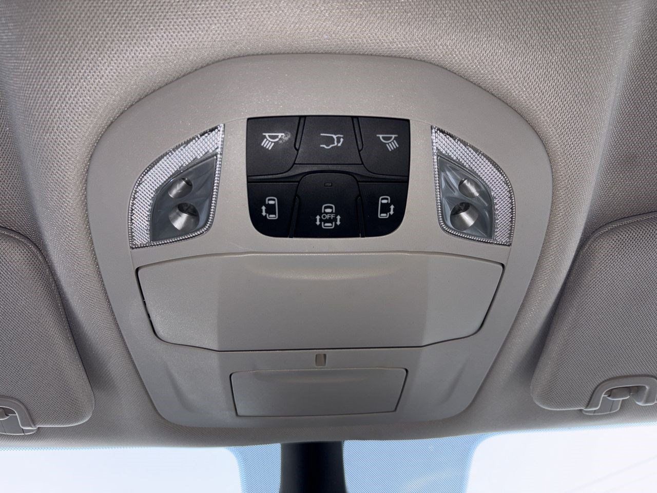 Used 2024 Chrysler Pacifica Touring-L FWD image 16