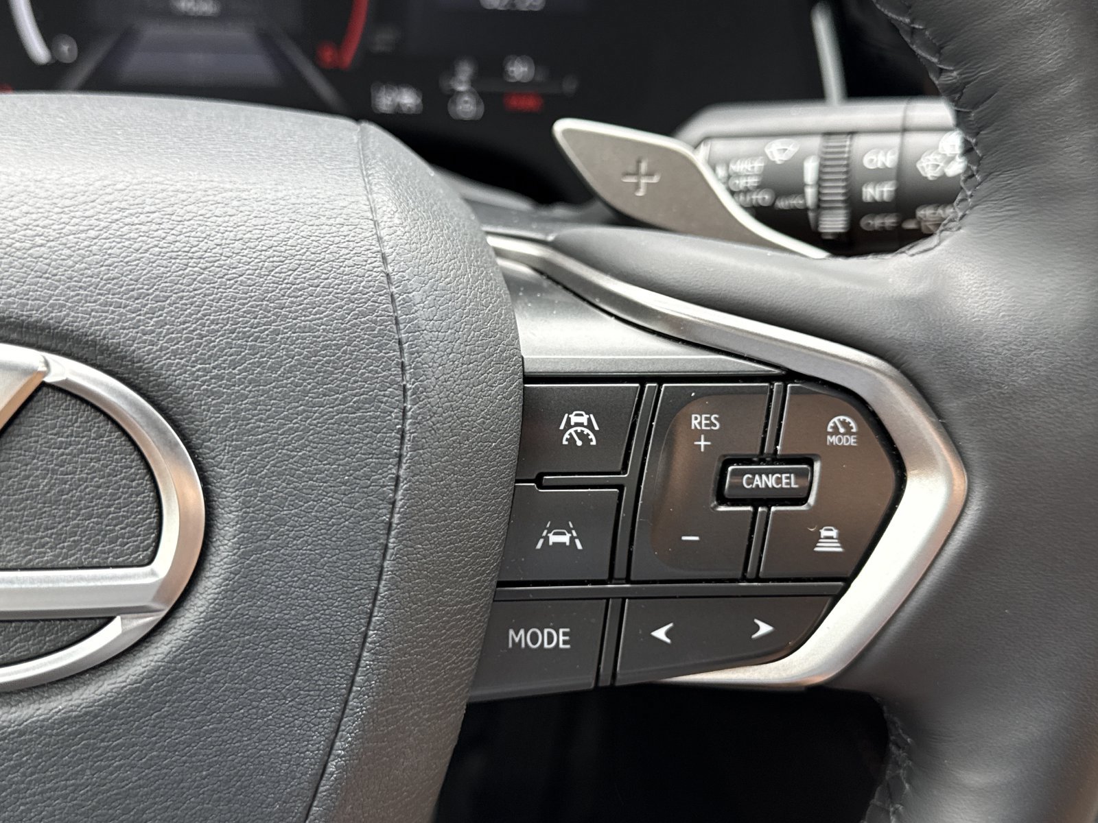 Used 2025 Lexus RX 350 Premium w/ Accessory Package (Z1) FWD image 22