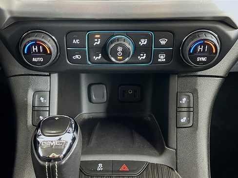 Used 2017 GMC Acadia SLT image 16