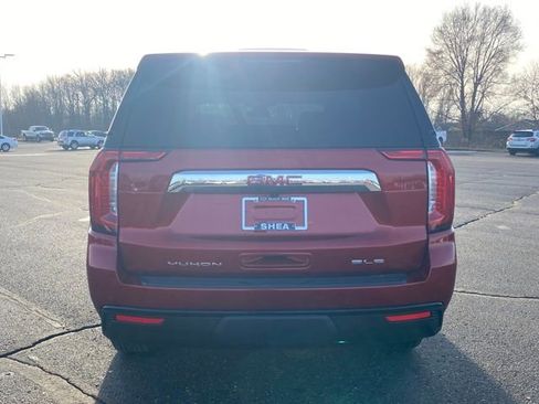 Used 2024 GMC Yukon SLE image 3