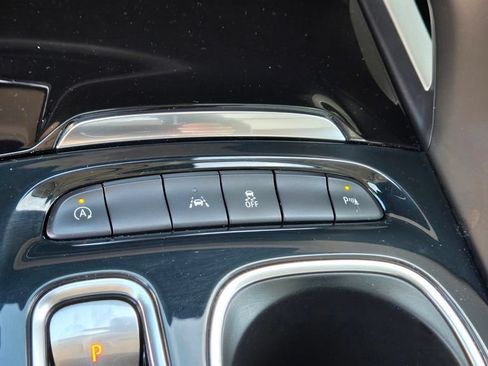Used 2021 Buick Envision Essence FWD image 23