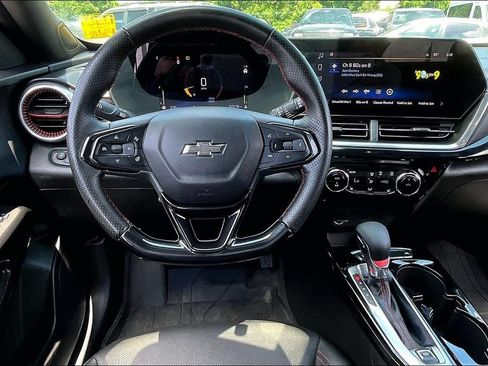 Used 2025 Chevrolet Trax RS w/ Driver Confidence Package FWD image 10