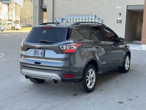 Used 2017 Ford Escape SE w/ Equipment Group 201A image 7