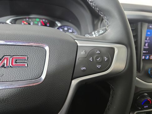 Certified 2023 GMC Acadia SLT image 17