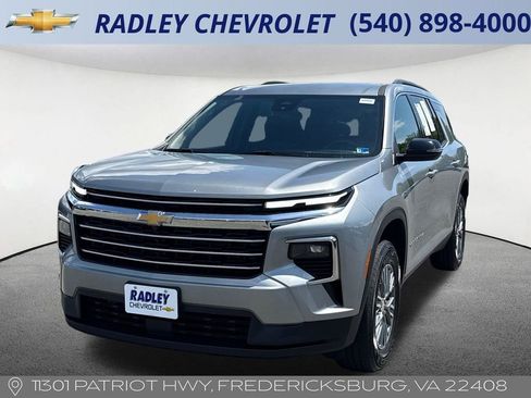 Certified 2025 Chevrolet Traverse LT AWD/4WD image 1