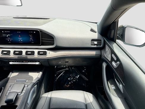 Used 2021 Mercedes-Benz GLE 350 4MATIC w/ AMG Line Exterior image 18