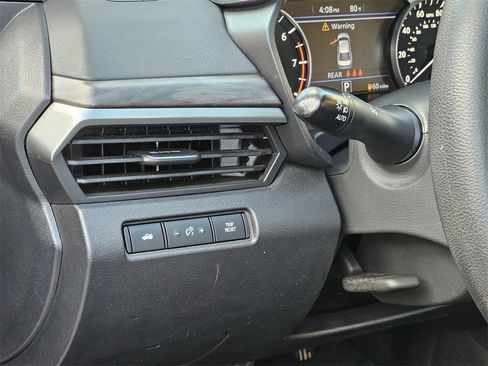 Used 2024 Nissan Altima 2.5 SV image 18