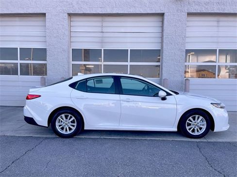Used 2025 Toyota Camry LE image 1