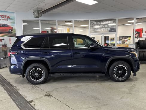 Used 2023 Toyota Sequoia SR5 w/ SR5 Premium Package image 6