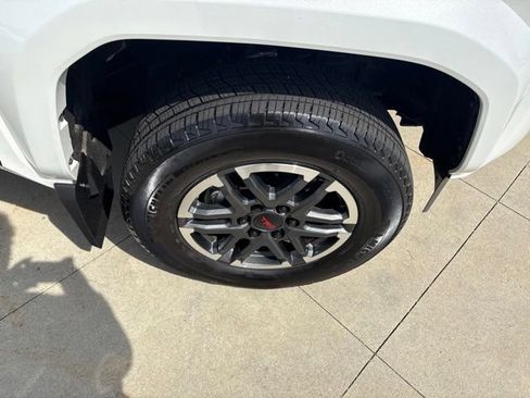 Used 2025 Toyota Tacoma TRD Sport AWD/4WD image 9