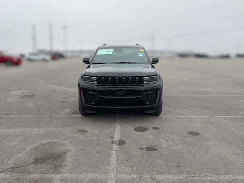 New 2026 Jeep Grand Cherokee Altitude image 2