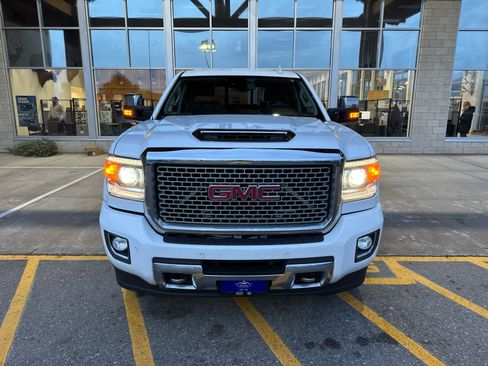 Used 2017 GMC Sierra 2500 Denali w/ Duramax Plus Package image 2