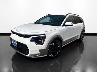Used 2023 Kia Niro Wave w/ Wave Preserve Package FWD video 1