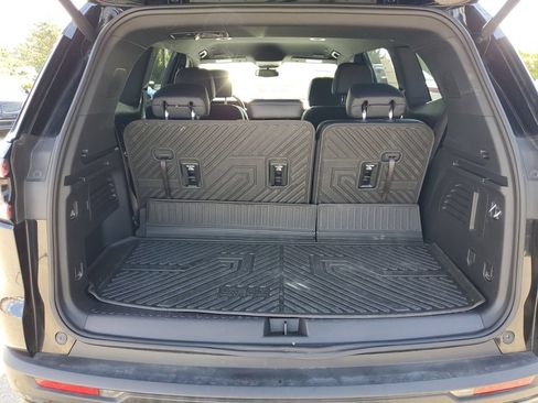 Used 2024 GMC Acadia Elevation w/ Black Edition FWD image 7