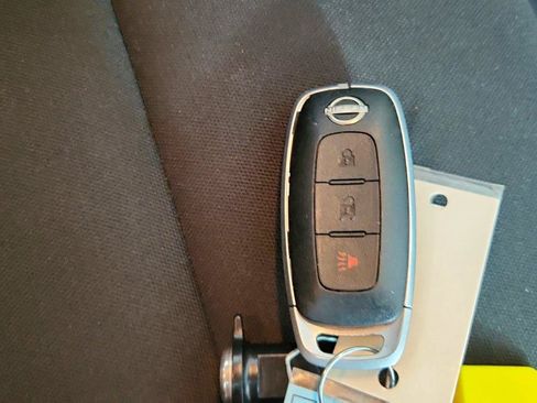 Used 2023 Nissan Rogue S AWD/4WD image 28