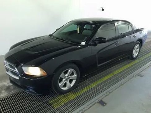Used 2012 Dodge Charger SE RWD image 1
