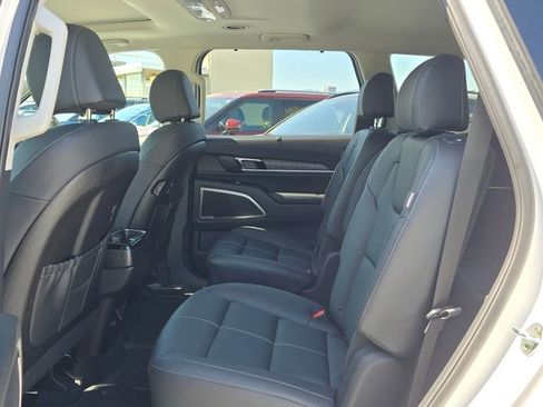 Certified 2025 Kia Telluride EX w/ EX Captain's Chair Package AWD/4WD image 17