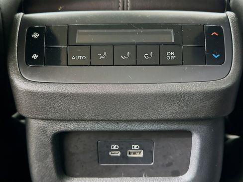 Used 2024 Nissan Pathfinder SV image 26