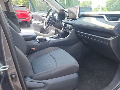 Used 2025 Toyota RAV4 XLE AWD/4WD image 21