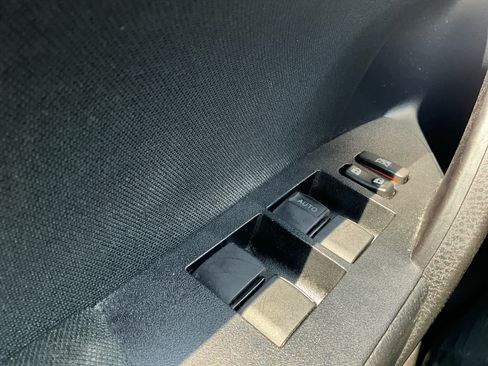 Used 2018 Toyota Corolla LE FWD image 18