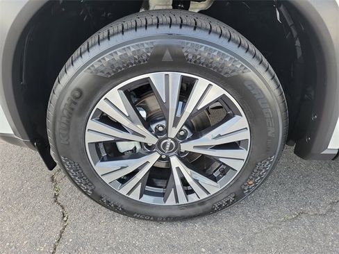 Used 2022 Nissan Rogue SV image 32