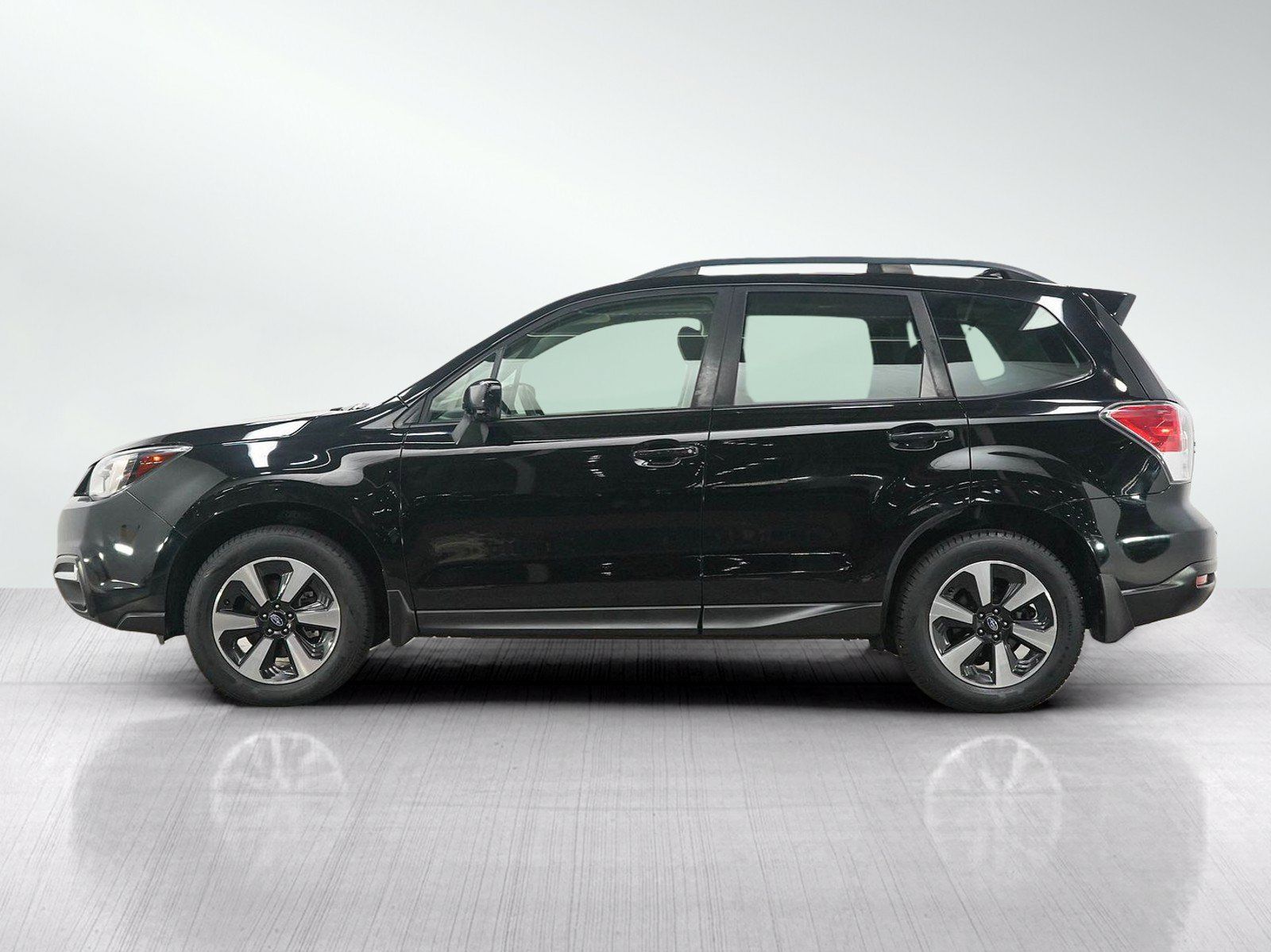 Used 2017 Subaru Forester 2.5i Premium w/ All-Weather Package AWD/4WD image 2