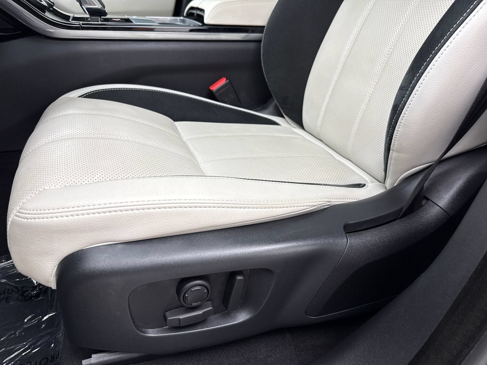 Used 2021 Land Rover Range Rover Velar R-Dynamic S AWD/4WD image 35