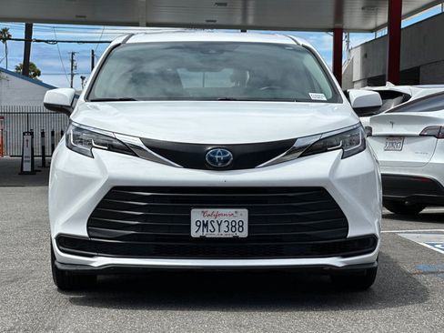 Certified 2023 Toyota Sienna LE FWD image 9