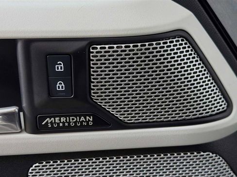 Used 2023 Land Rover Defender 130 SE image 20