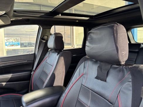 Used 2018 Jeep Grand Cherokee Limited w/ Luxury Group II image 12