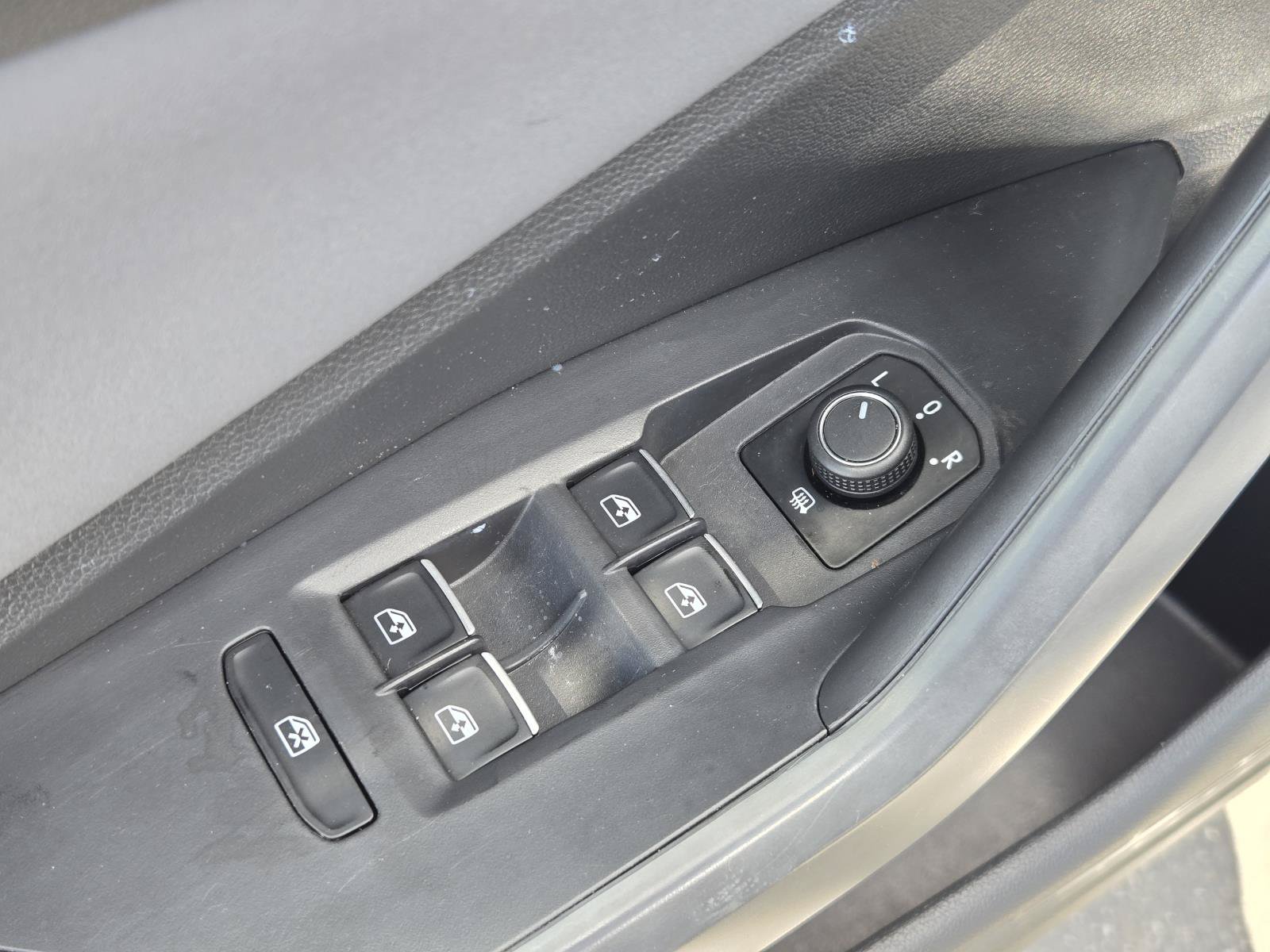 Used 2025 Volkswagen Jetta SE FWD image 20
