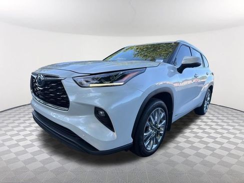 Used 2024 Toyota Highlander Limited AWD/4WD image 1