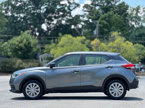Used 2020 Nissan Kicks S w/ Interior Electronics Package FWD image 8