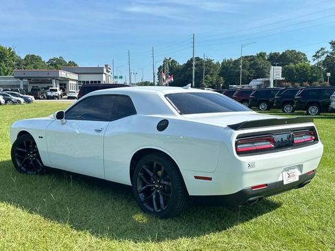 Used 2023 Dodge Challenger R/T w/ Plus Package image 11