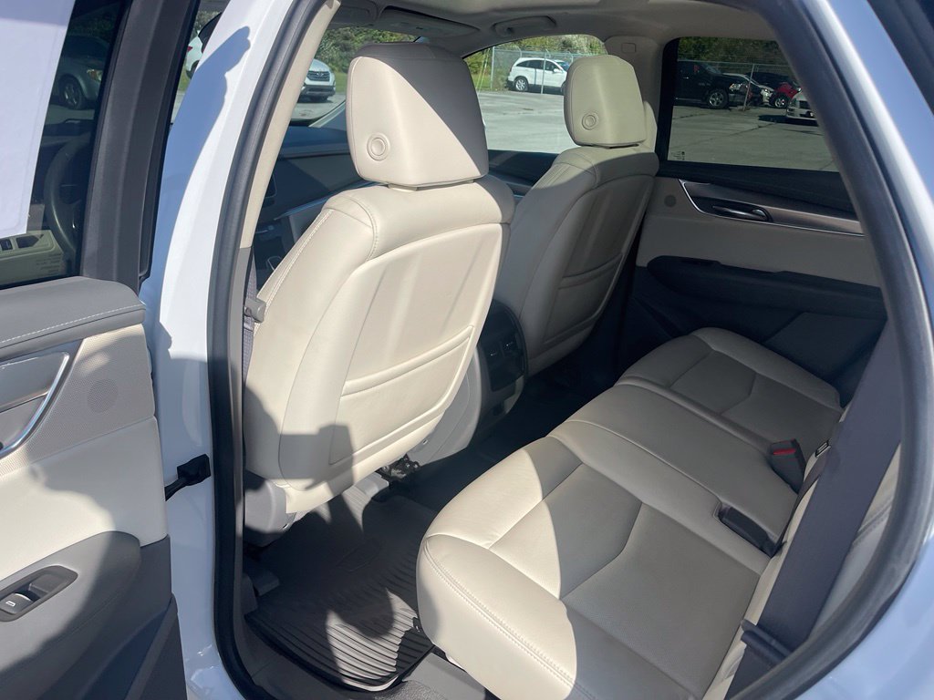 Used 2017 Cadillac XT5 Luxury w/ Driver Awareness Package FWD image 15