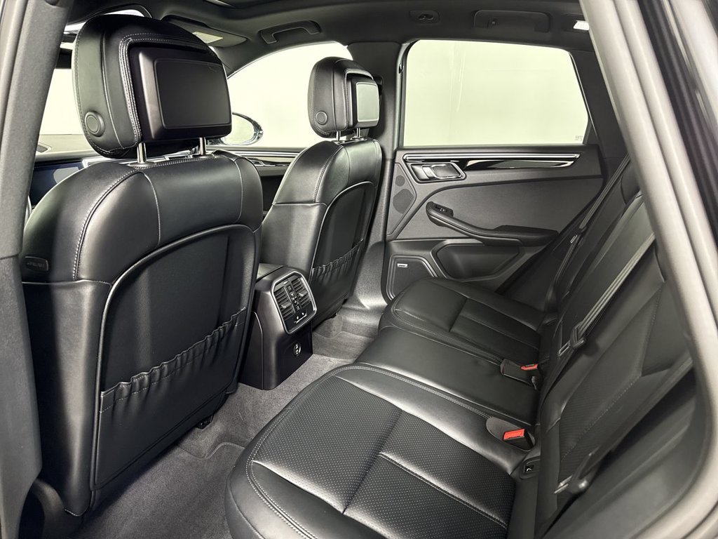 Certified 2024 Porsche Macan S AWD/4WD image 26