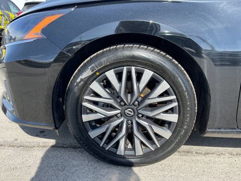 Used 2025 Nissan Altima 2.5 SV image 30