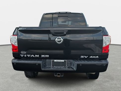 Used 2019 Nissan Titan SV w/ SV Convenience Package image 6
