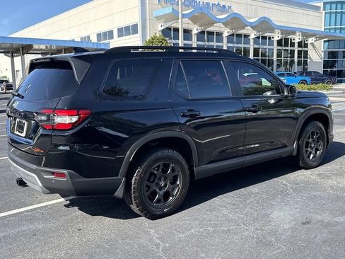 Certified 2025 Honda Pilot TrailSport image 4