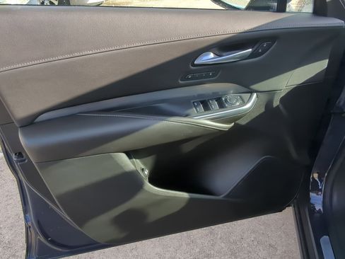 Used 2025 Cadillac XT4 Premium Luxury image 13