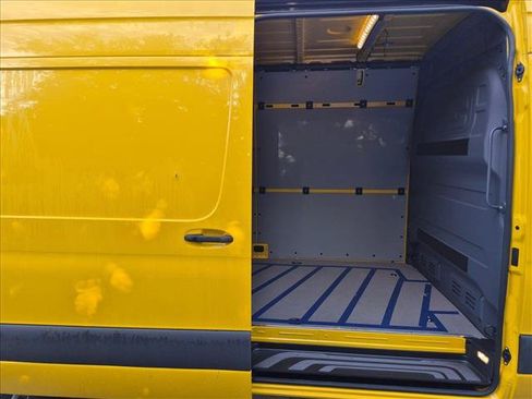 Used 2024 Mercedes-Benz eSprinter 170 Cargo image 19