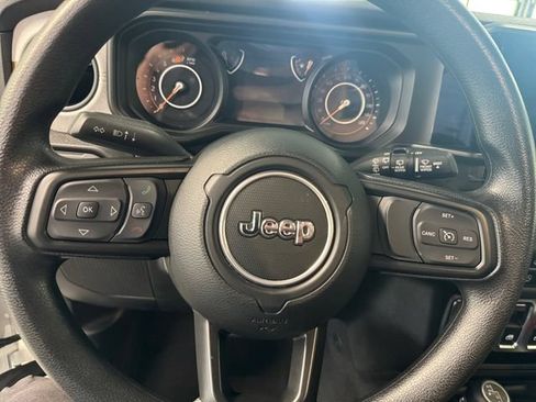 Used 2025 Jeep Wrangler Sport AWD/4WD image 21