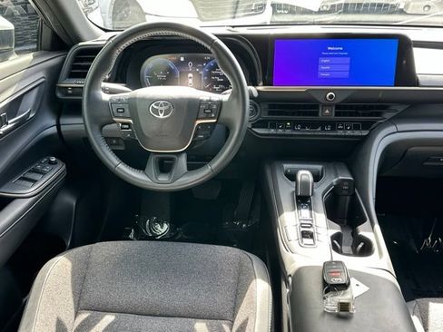 Used 2023 Toyota Crown AWD/4WD image 31