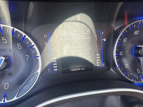 Used 2023 Chrysler Voyager LX FWD image 11