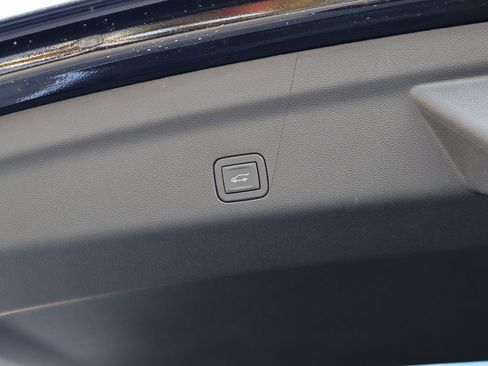 New 2025 Chevrolet Suburban High Country image 38