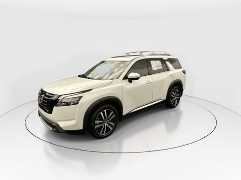 Used 2025 Nissan Pathfinder Platinum AWD/4WD image 4