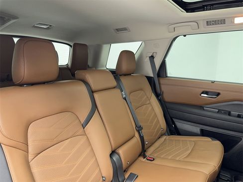 Used 2024 Nissan Pathfinder Platinum w/ Cargo Package image 44