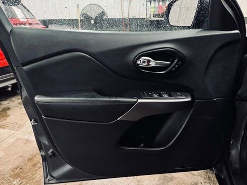 Used 2022 Jeep Cherokee Limited image 16